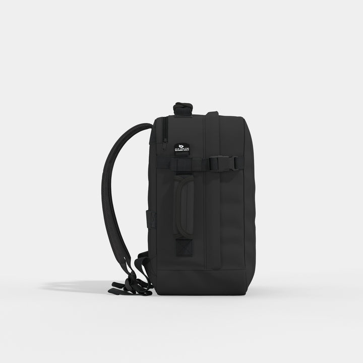 あり　ルビーとブラック Classic Tech Backpack 28L | CABINZERO