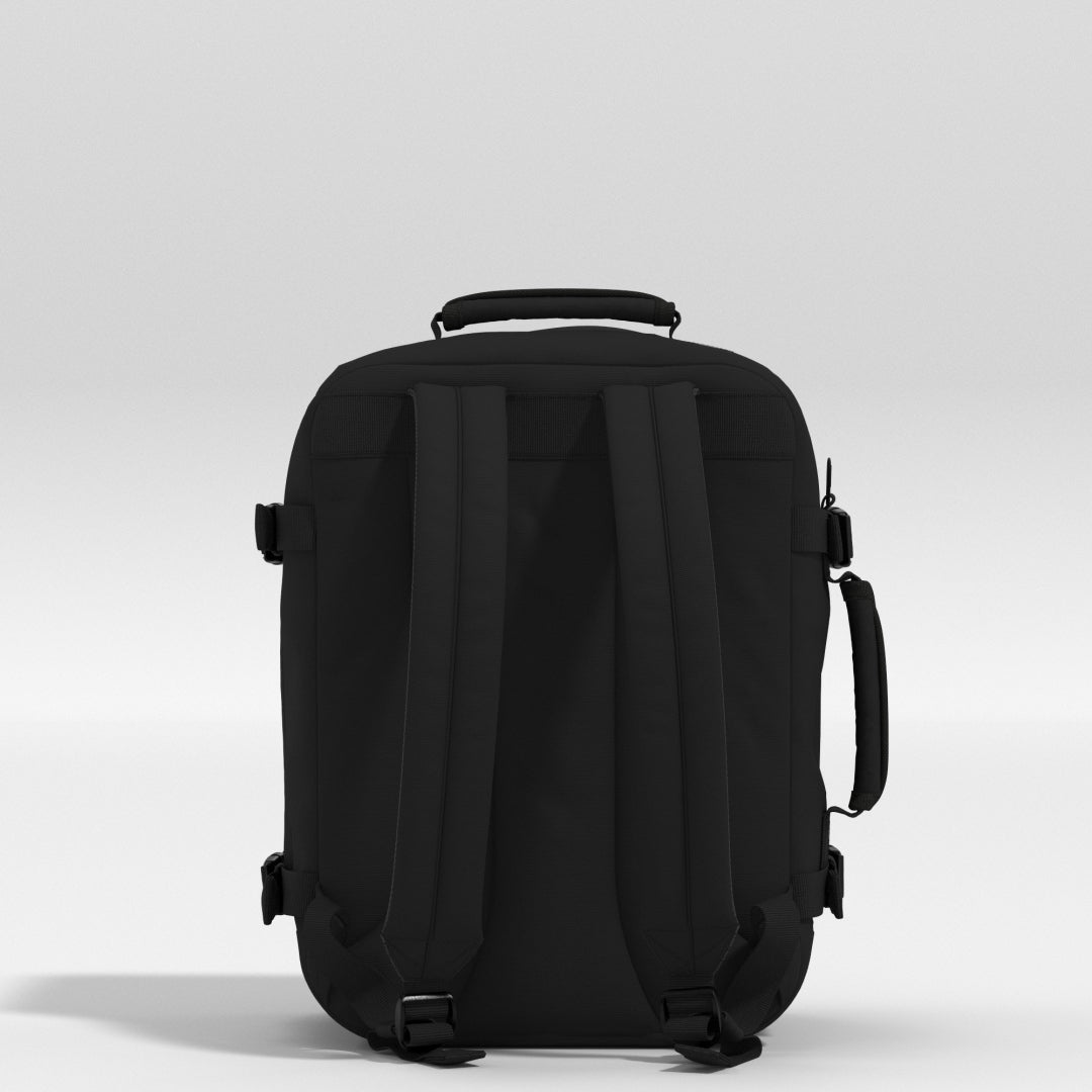 Classic 28L 機内 持ち込み リュック •  Absolute Black