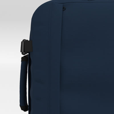 Classic 28L 機内 持ち込み リュック •  Navy