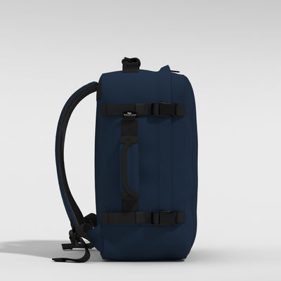 Classic 36L 機内 持ち込み リュック •  Navy