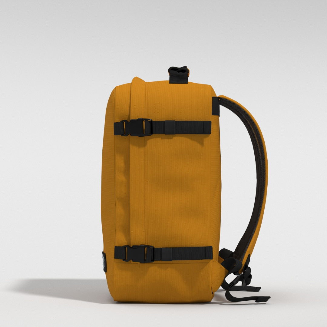 Classic 36L 機内 持ち込み リュック • Orange Chill