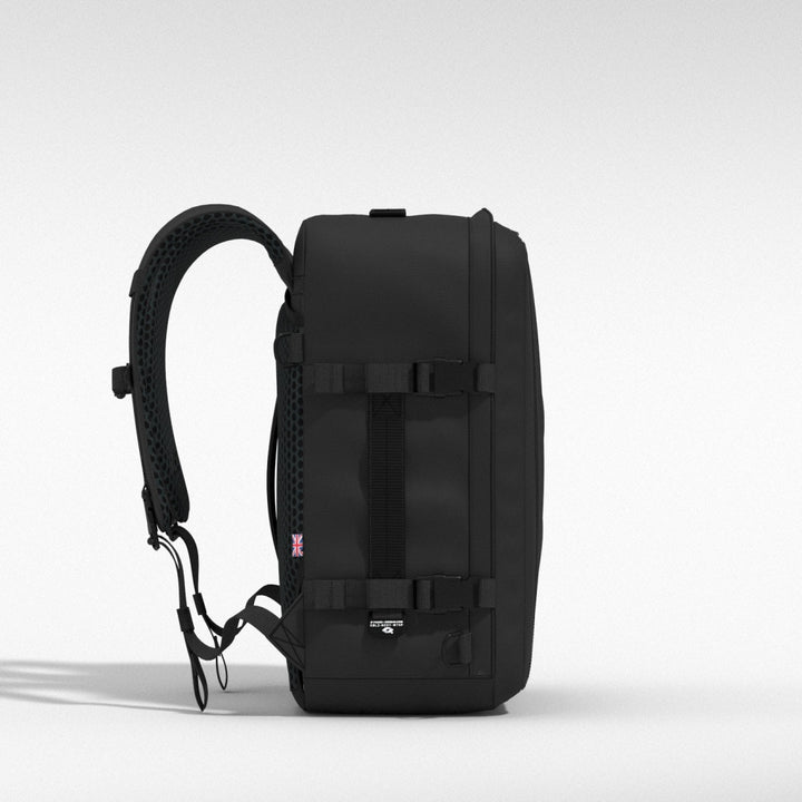 Classic Plus 32L リュック • Absolute Black | CABINZERO