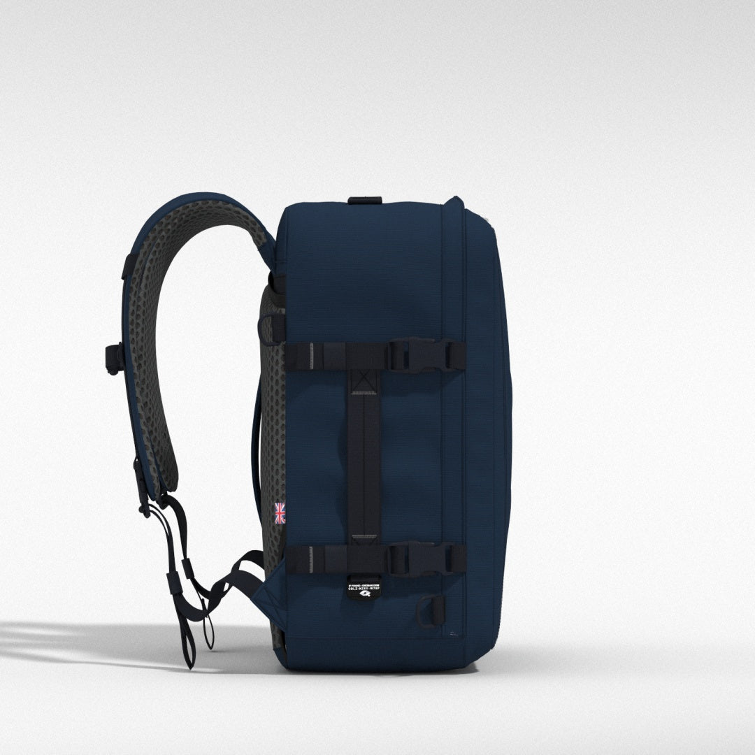 Classic Plus 32L リュック •  Navy