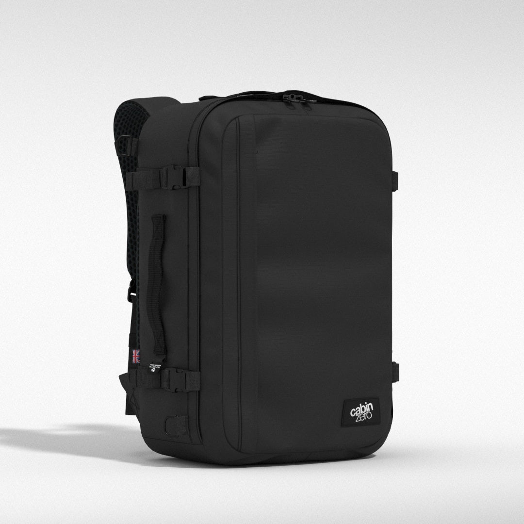 Classic Plus 42L バックパック • Absolute Black | CABINZERO