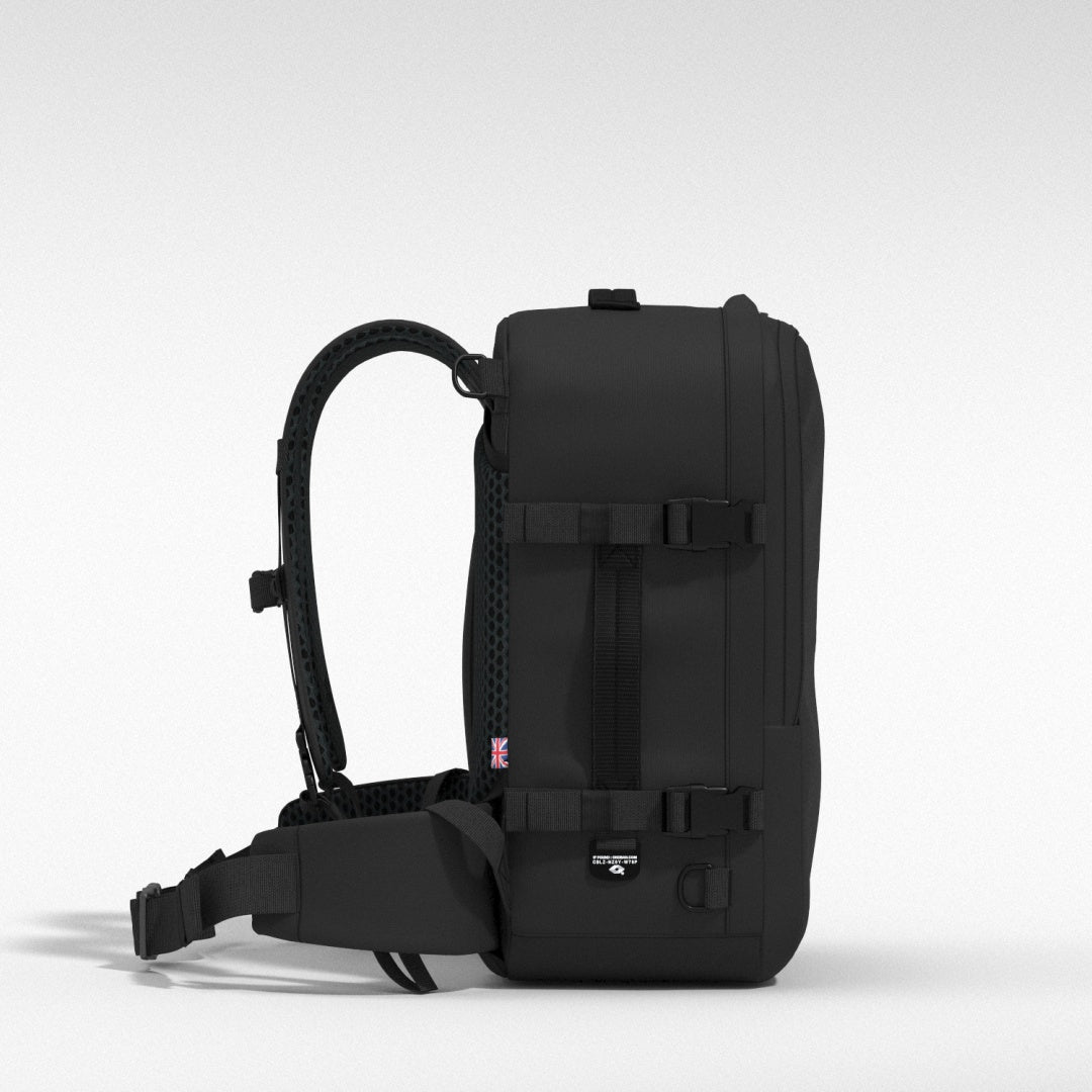 Classic Pro 32L リュック •  Absolute Black