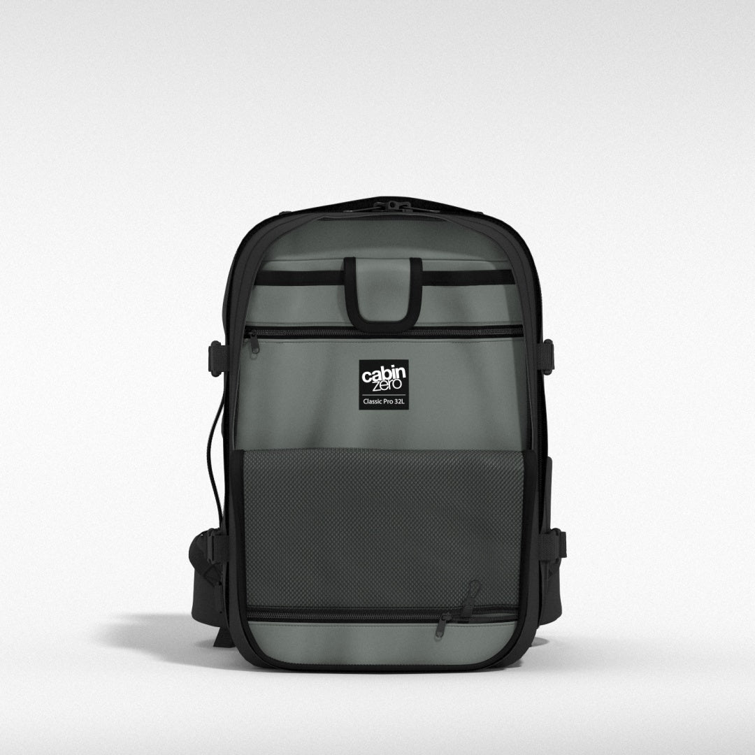 Classic Pro 32L リュック •  Absolute Black