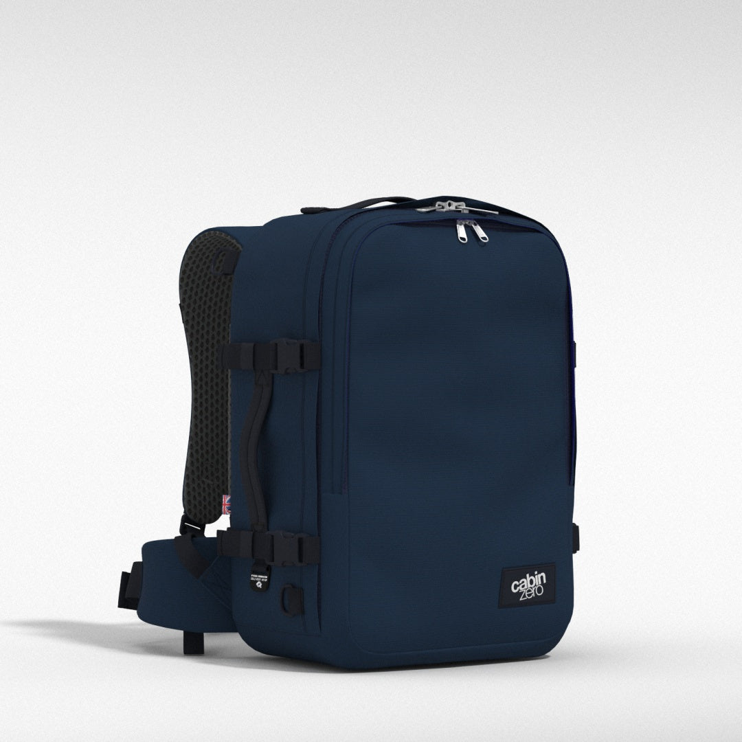 cabinzero 32L ブラックバックパック ADV Backpack & Rucksack - 32L - Absolute Black | CABINZERO