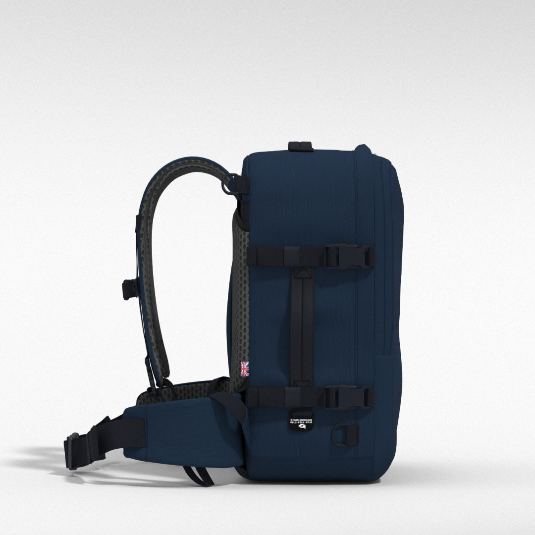 Classic Pro 32L リュック •  Navy