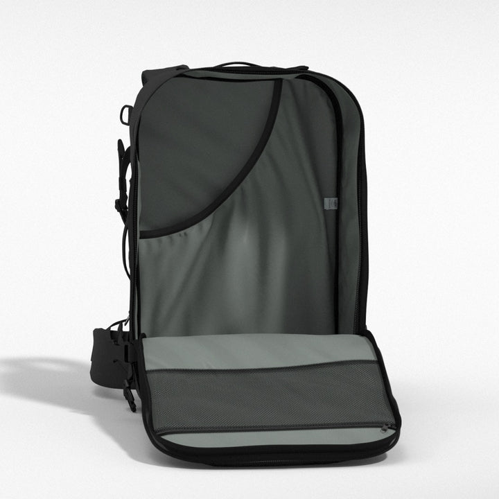Classic Pro 42L バックパック • Absolute Black | CABINZERO