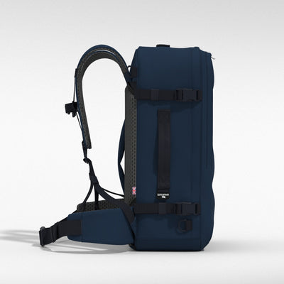 Classic Pro 42L  バックパック •  Navy