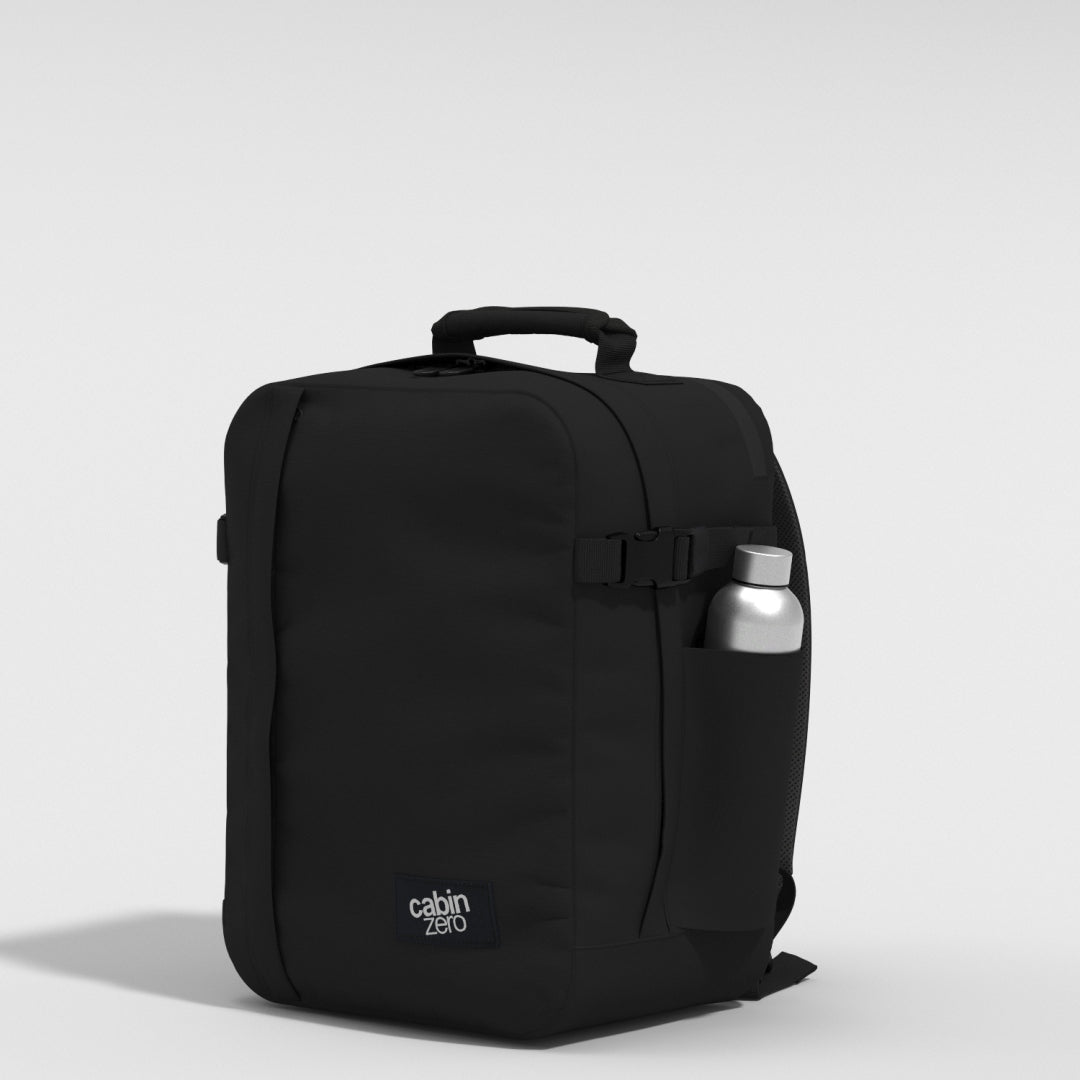 Classic Tech 28L リュック •  Absolute Black