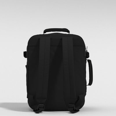 Classic Tech 28L リュック •  Absolute Black