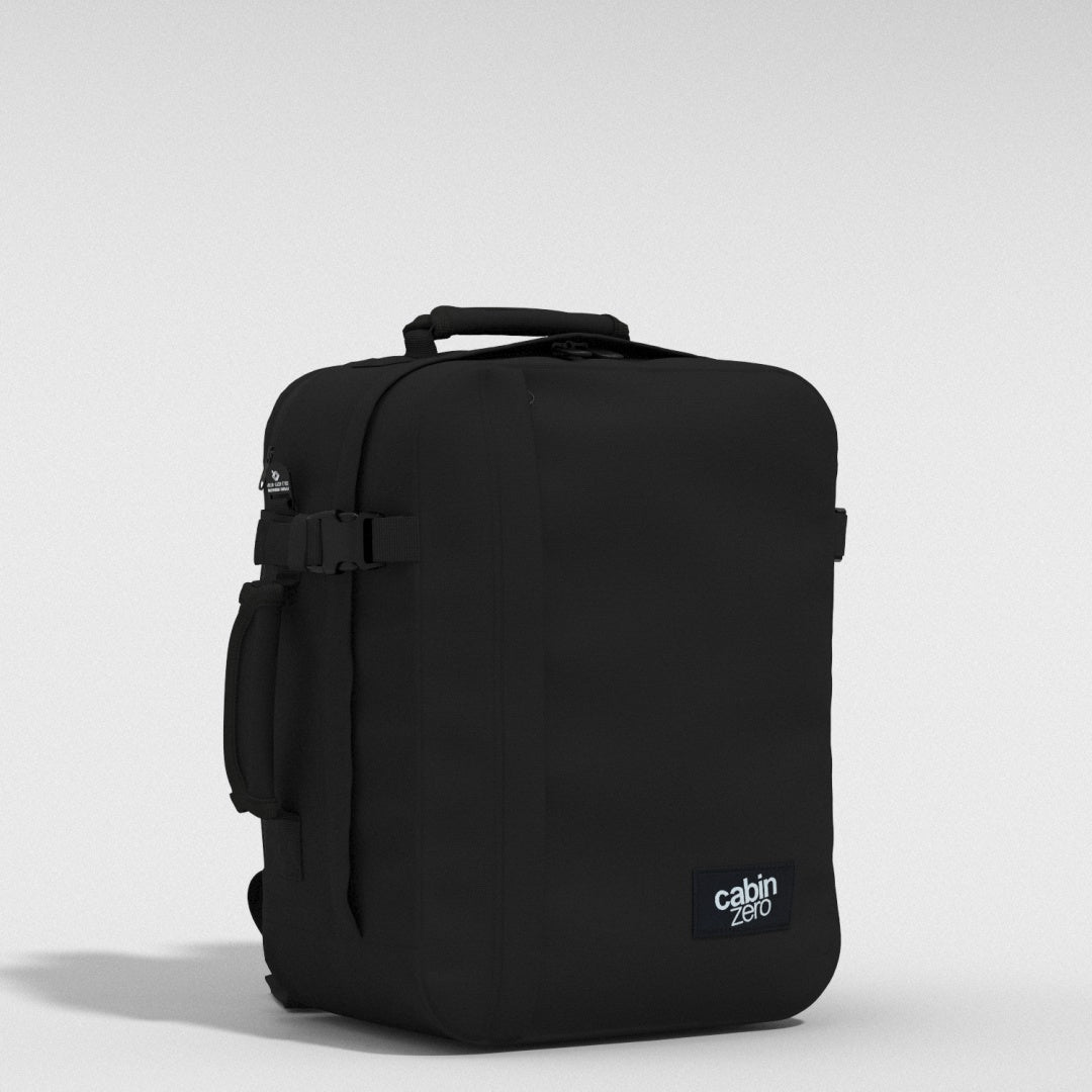 Classic Tech 28L リュック •  Absolute Black