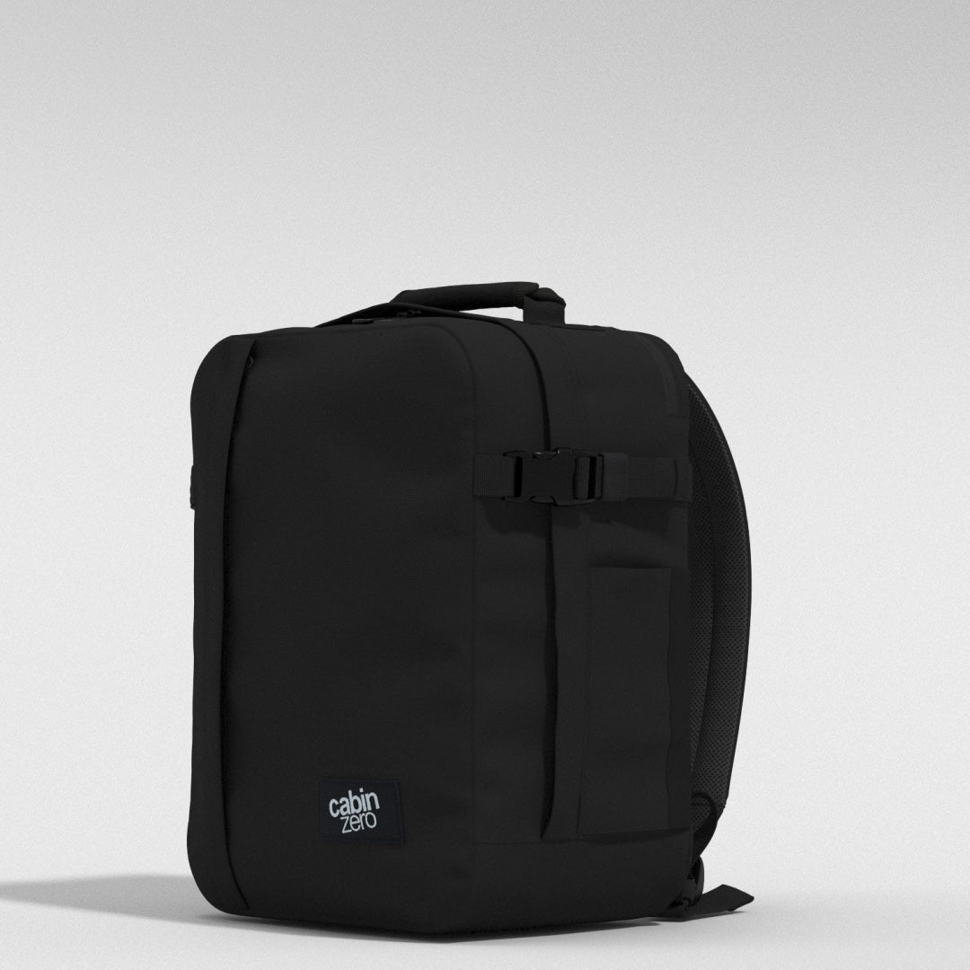 Classic Tech 28L リュック •  Absolute Black