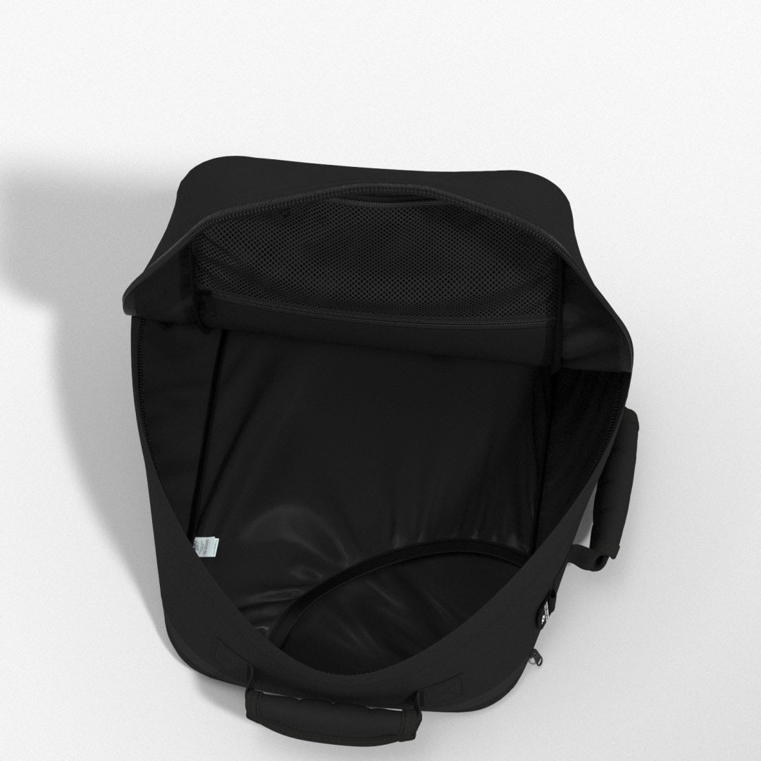 Classic Tech 28L リュック •  Absolute Black