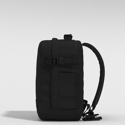 Classic Tech 28L リュック •  Absolute Black