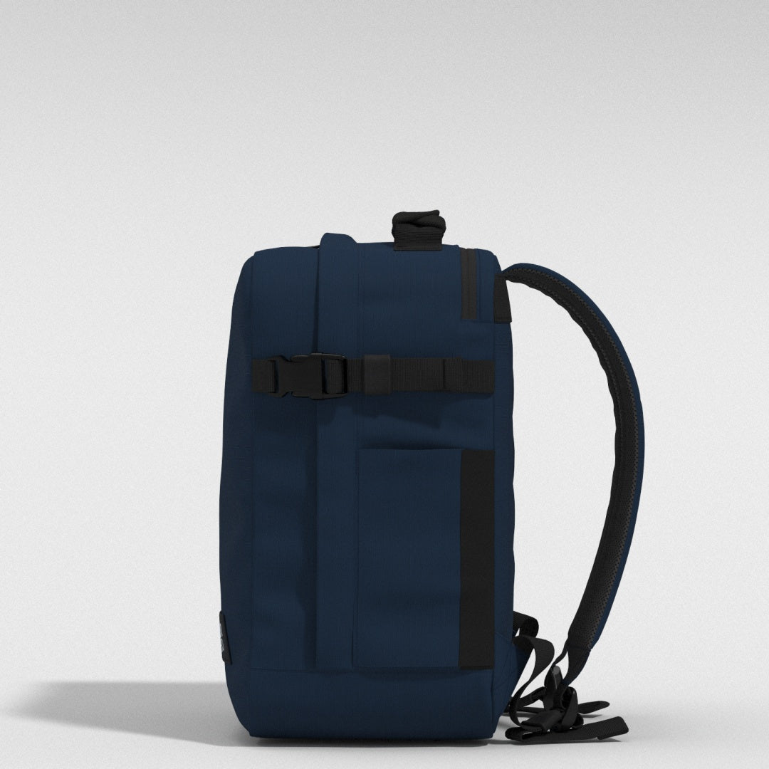 Classic Tech 28L リュック •  Navy