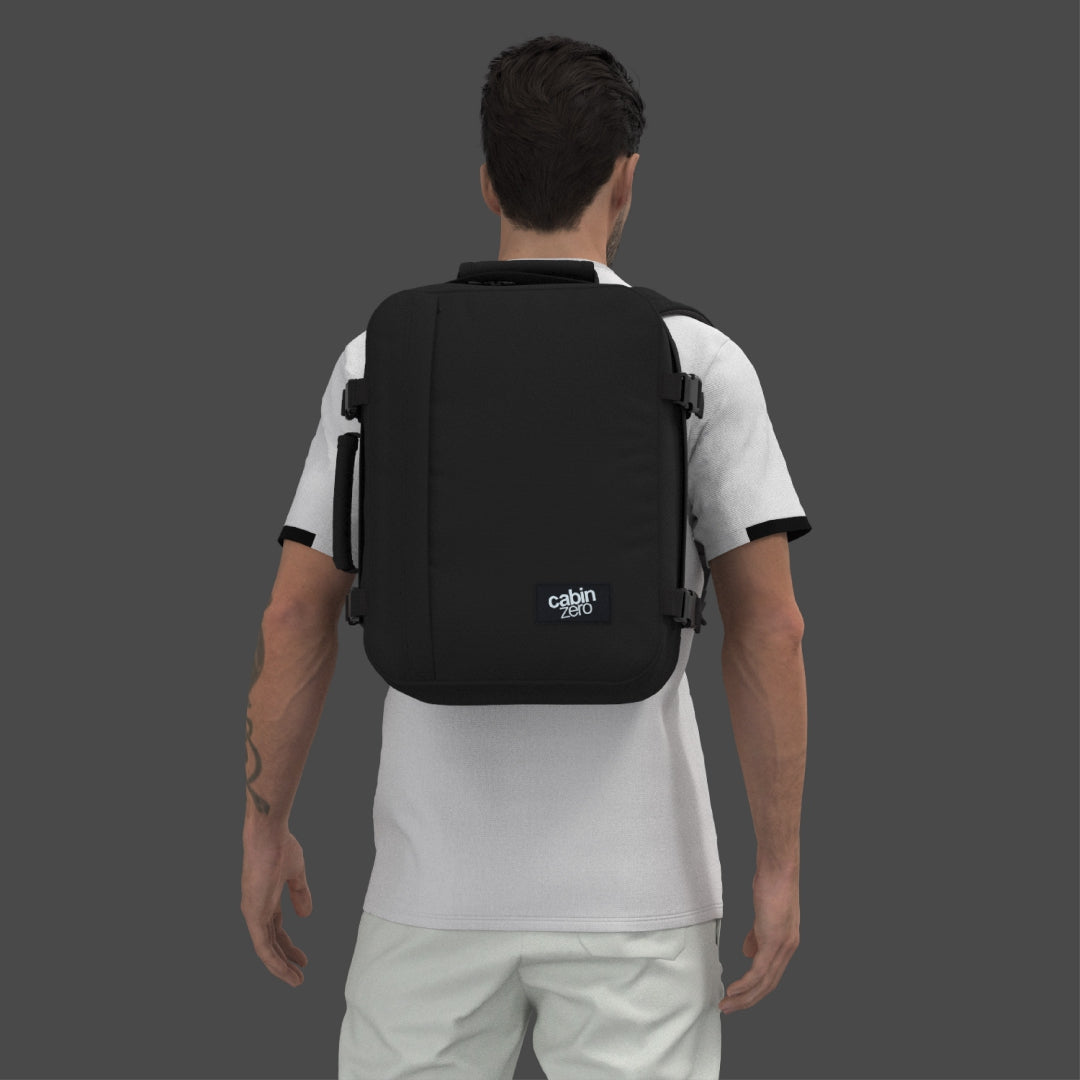 品質一番の Classic 28L 機内 持ち込み リュック • Absolute Black バッグ