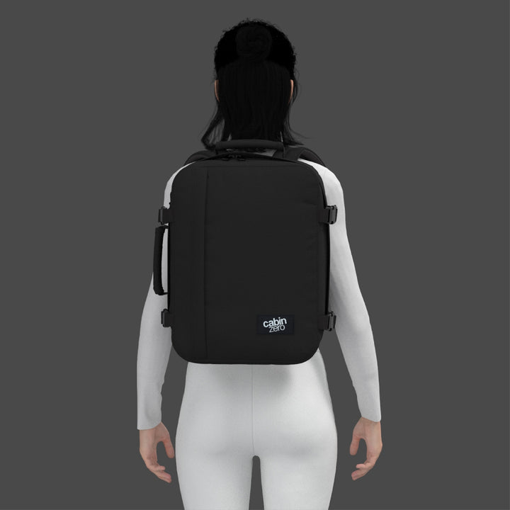 Classic 28L 機内 持ち込み リュック • Absolute Black