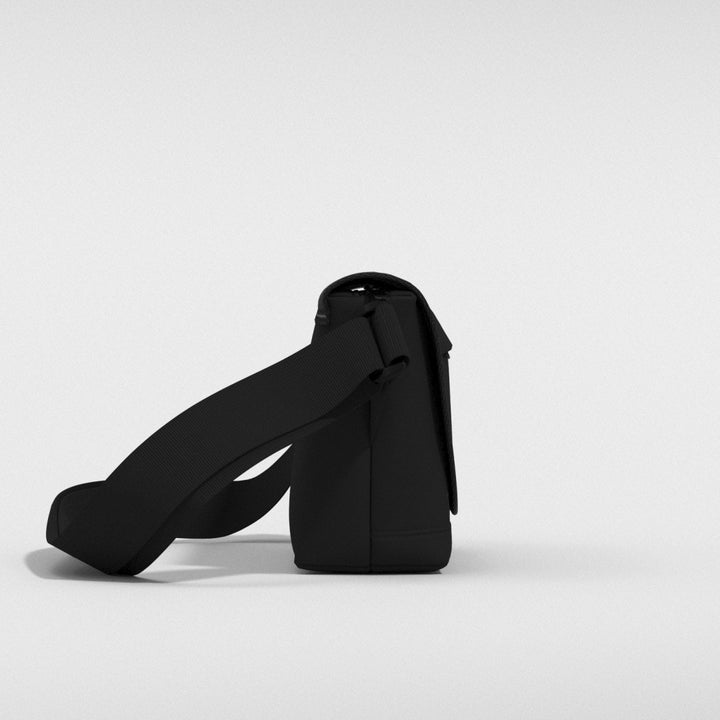 Flapjack ショルダーバッグ 4L • Absolute Black | CABINZERO キャビンゼロ