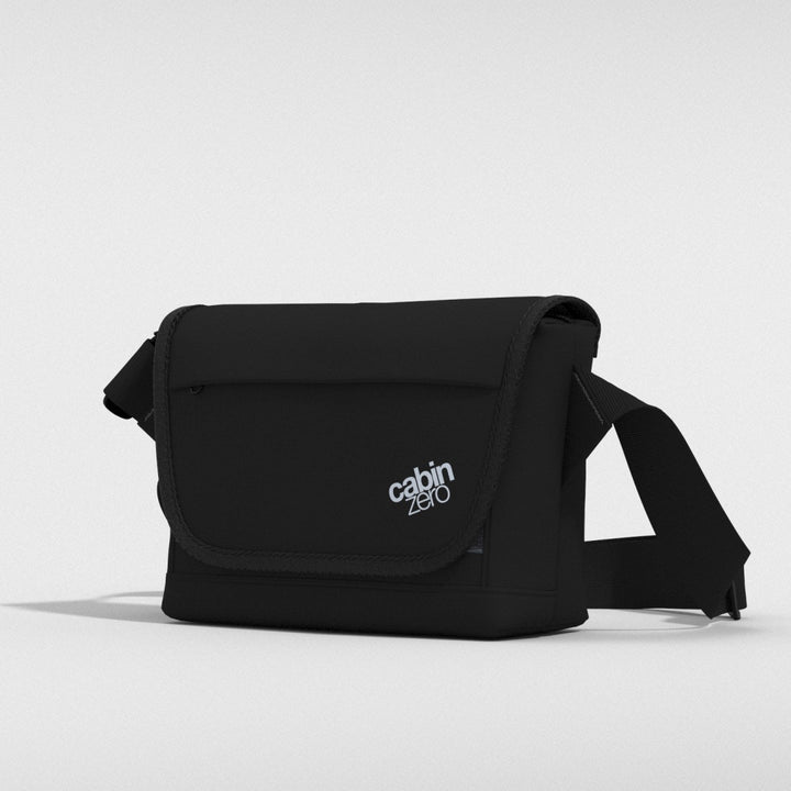 Flapjack ショルダーバッグ 4L • Absolute Black | CABINZERO キャビンゼロ