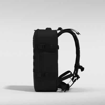 Military 36L バックパック •  Absolute Black