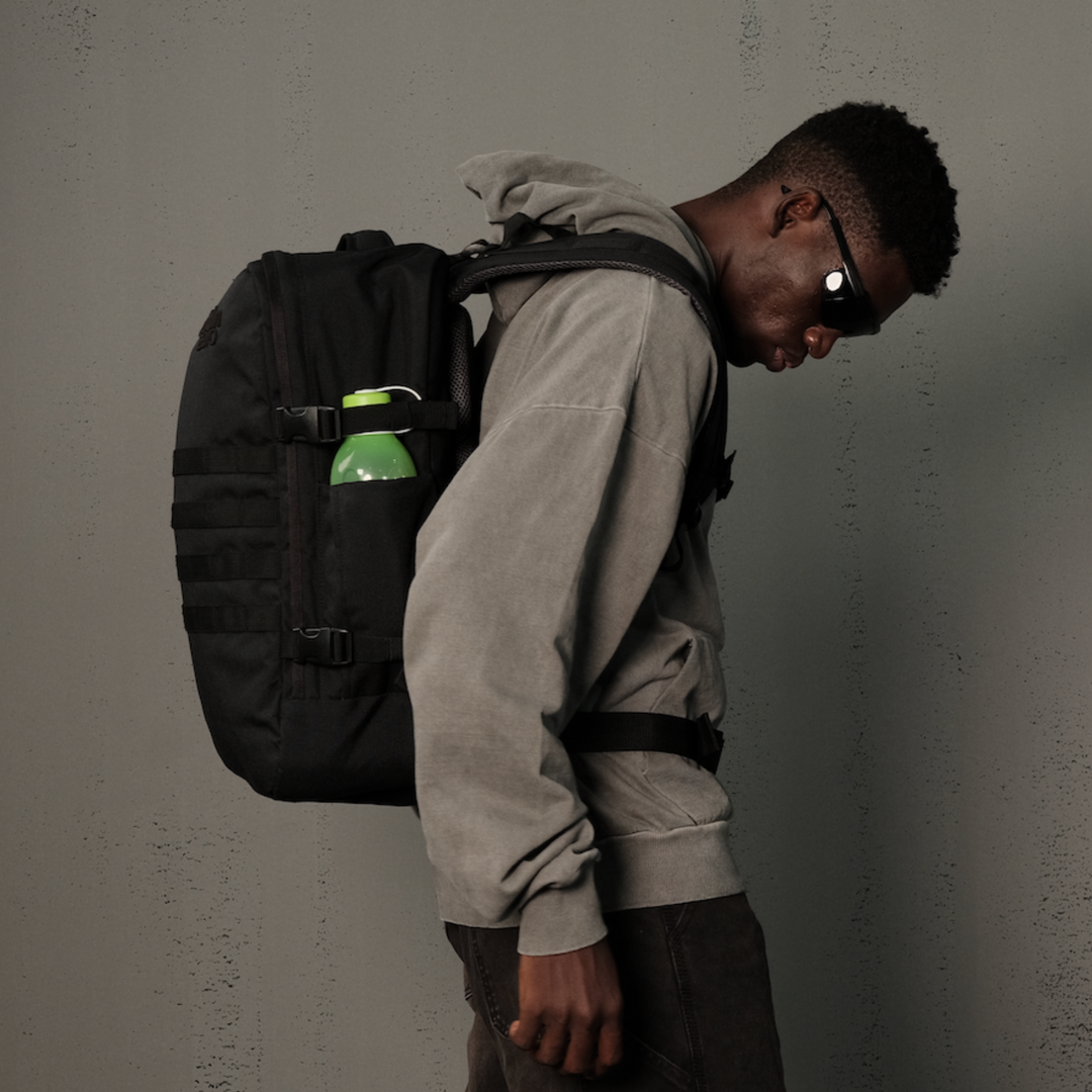 【美品】cabin zero ブラック リュック　44L cabin zero キャビンゼロ リュック メンズ レディース ブランド