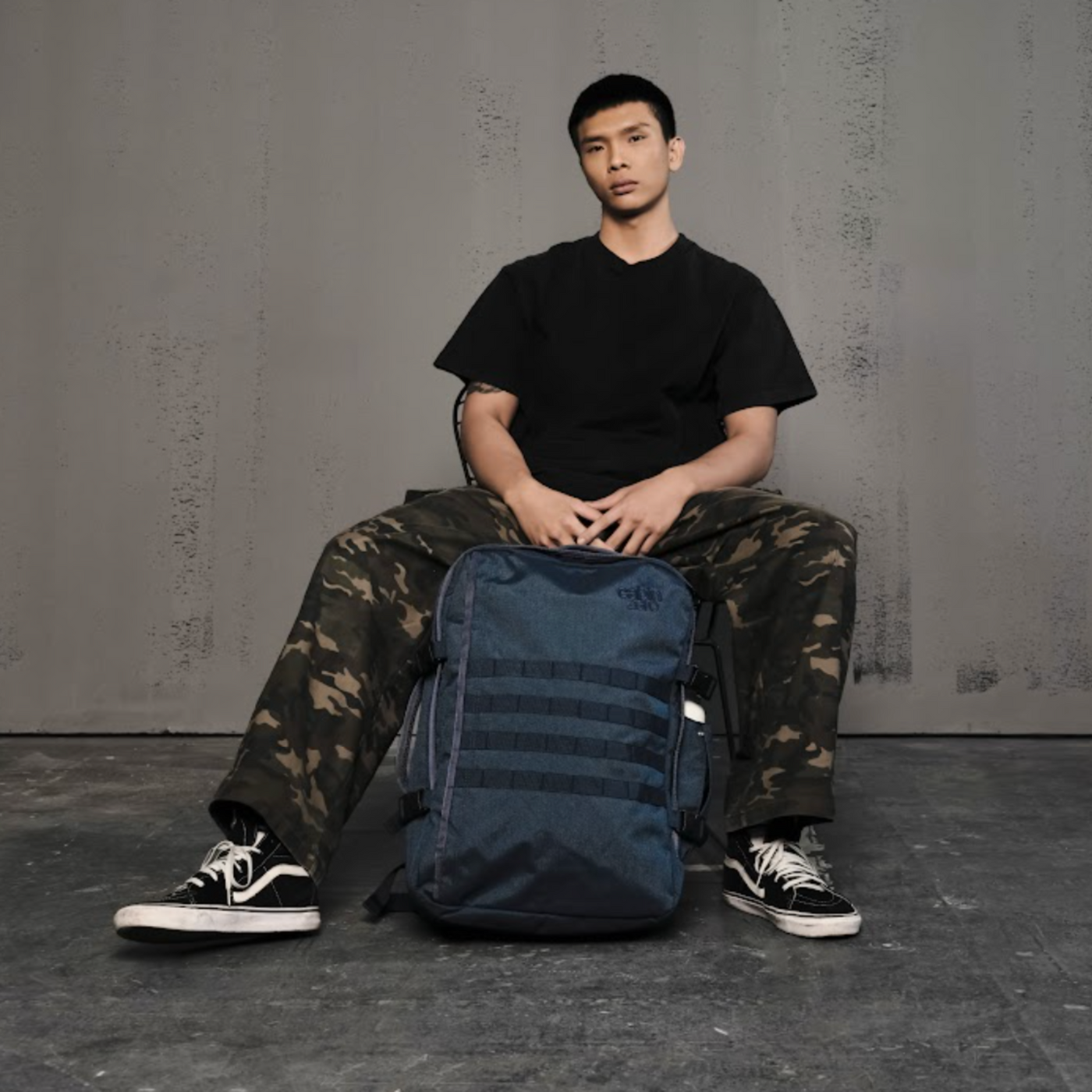 Military 44L バックパック •  Navy