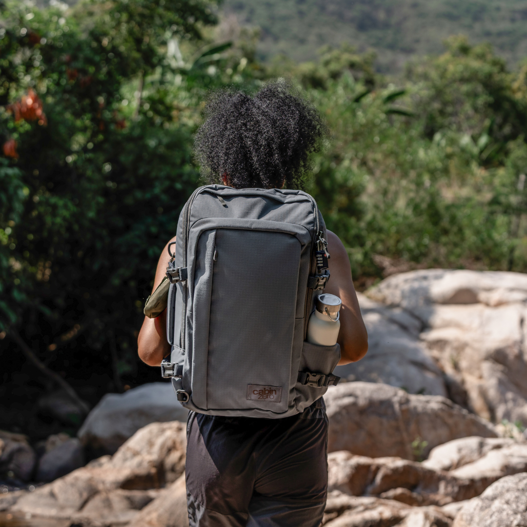 ADV バックパック 32L - Original Grey | Cabinzero ADV バックパック 32L - Original Grey | Cabinzero