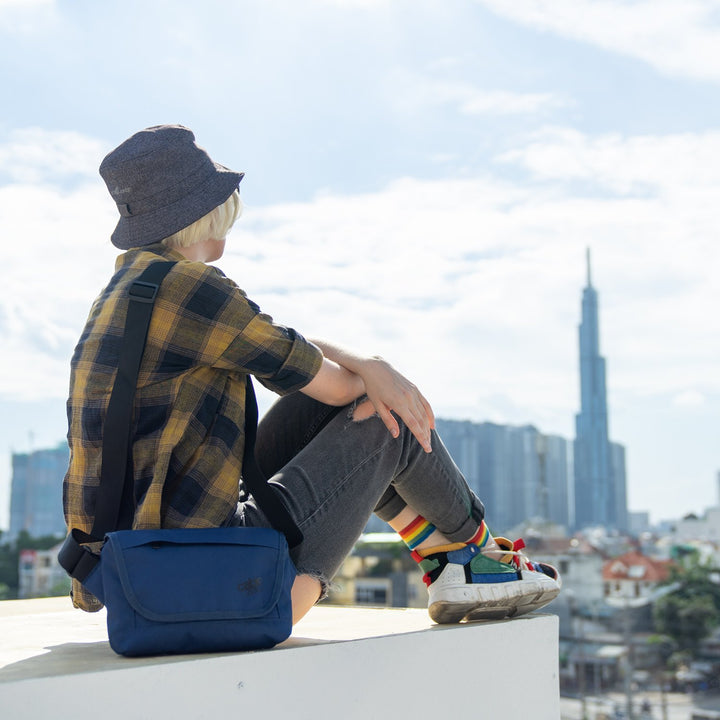 Flapjack ショルダーバッグ 4L • Navy | CABINZERO キャビンゼロ